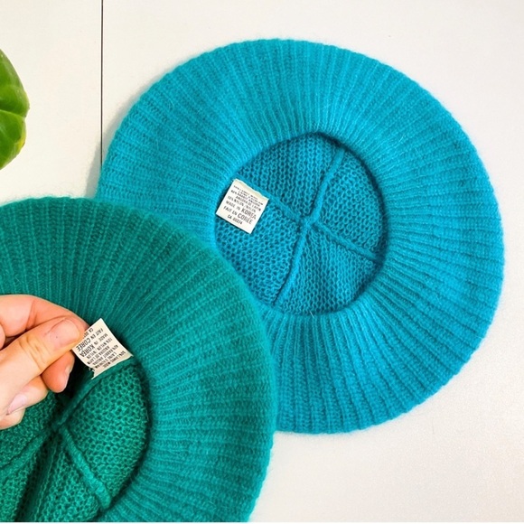 2 VINTAGE Angora Wool Berets - Teal & Emerald Green Hats - Picture 6 of 7